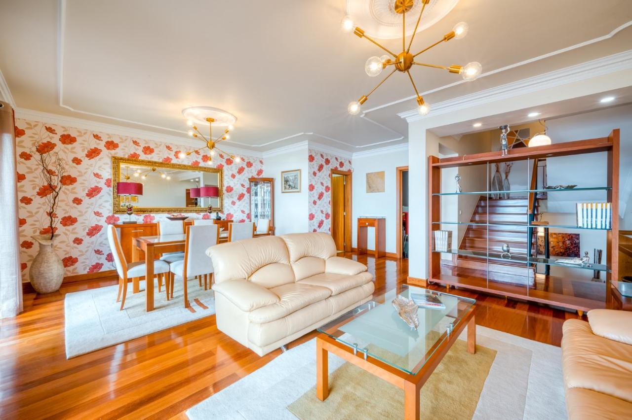 Palm Tree House By Amazing Madeira Villa กามารา ดิ โลบุช ภายนอก รูปภาพ