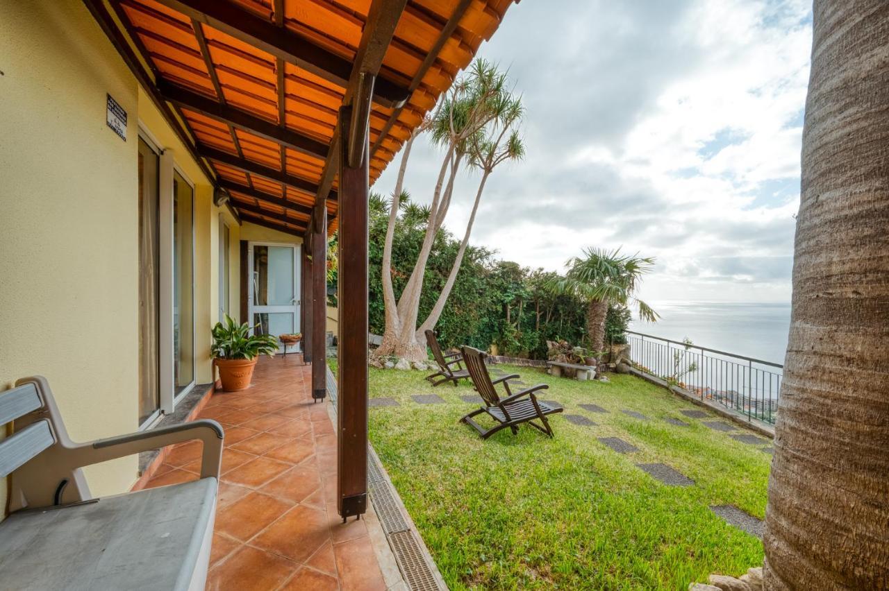 Palm Tree House By Amazing Madeira Villa กามารา ดิ โลบุช ภายนอก รูปภาพ